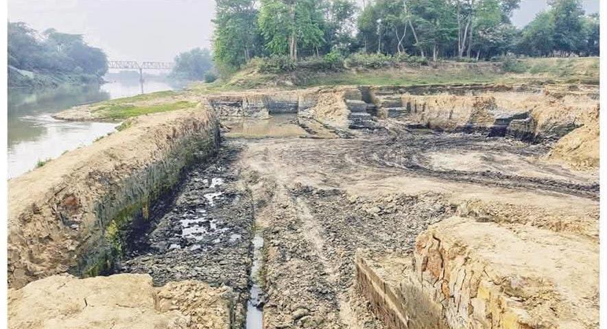 কুমিল্লার গোমতী নদীতে মাটি কাটা বন্ধে মামলার নির্দেশ