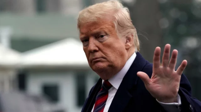 বেকায়দায় পড়ছেন ট্রাম্প