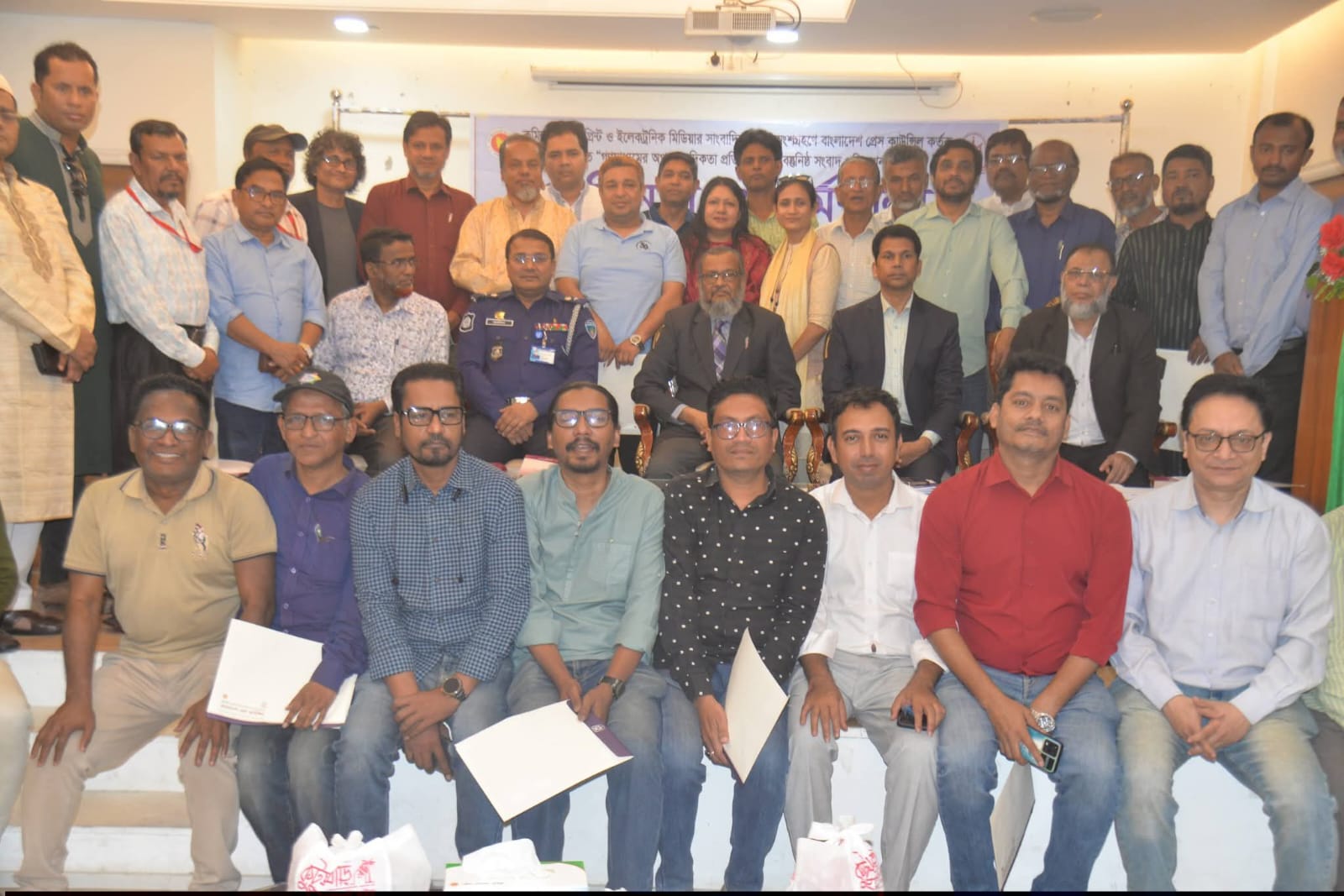 কুমিল্লায় গণমাধ্যমে অপসাংবাদিকতা প্রতিরোধে সেমিনার ও কর্মশালা অনুষ্ঠিত