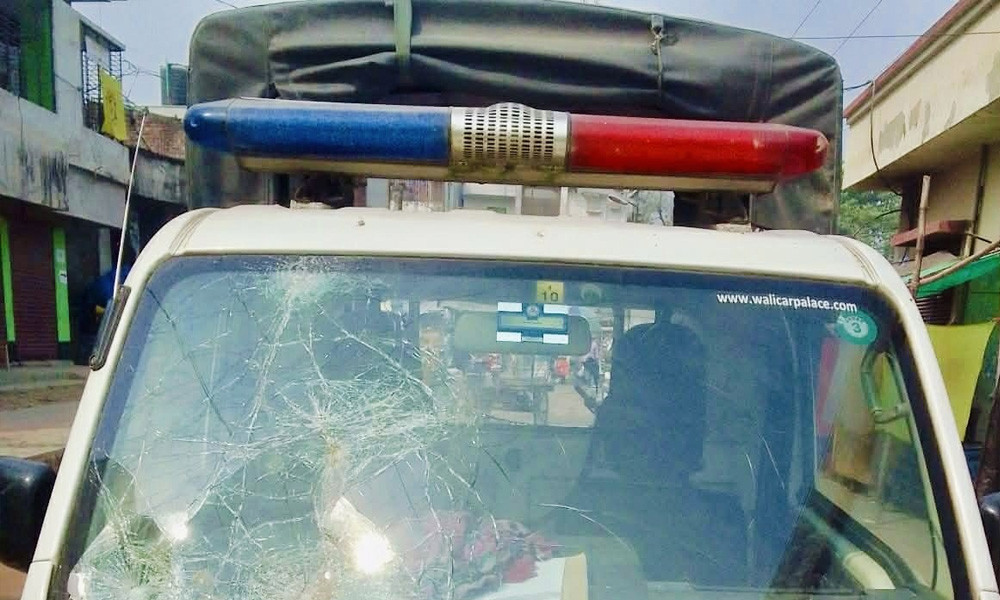 সিংড়ায় মরদেহ উদ্ধারে গিয়ে পুলিশের ওপর হামলা: আহত ৩ সদস্য