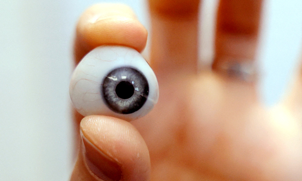 মাছের আঁশ থেকে কৃত্রিম কর্নিয়া তৈরি করল স্পেন