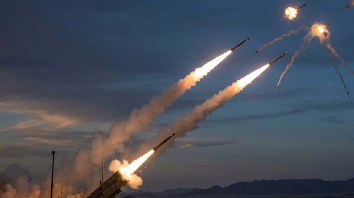 ইসরায়েল ও মার্কিন ঘাঁটিতে ইরানের ‘সবচেয়ে তীব্র’ সামরিক অভিযান