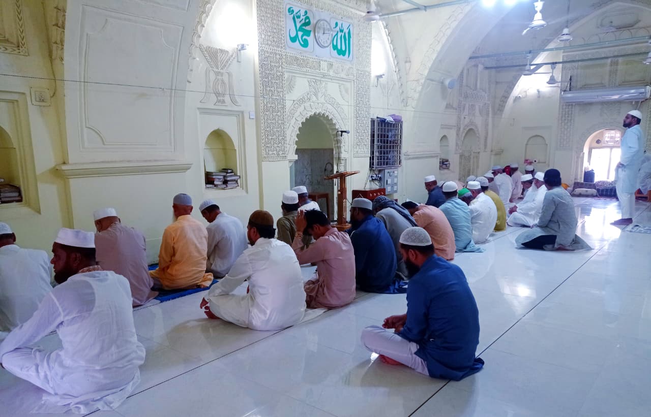 কুমিল্লার প্রাচীন "আশরাফিয়া জামে মসজিদে" এবার ২৫ মুসল্লির এতেকাফ