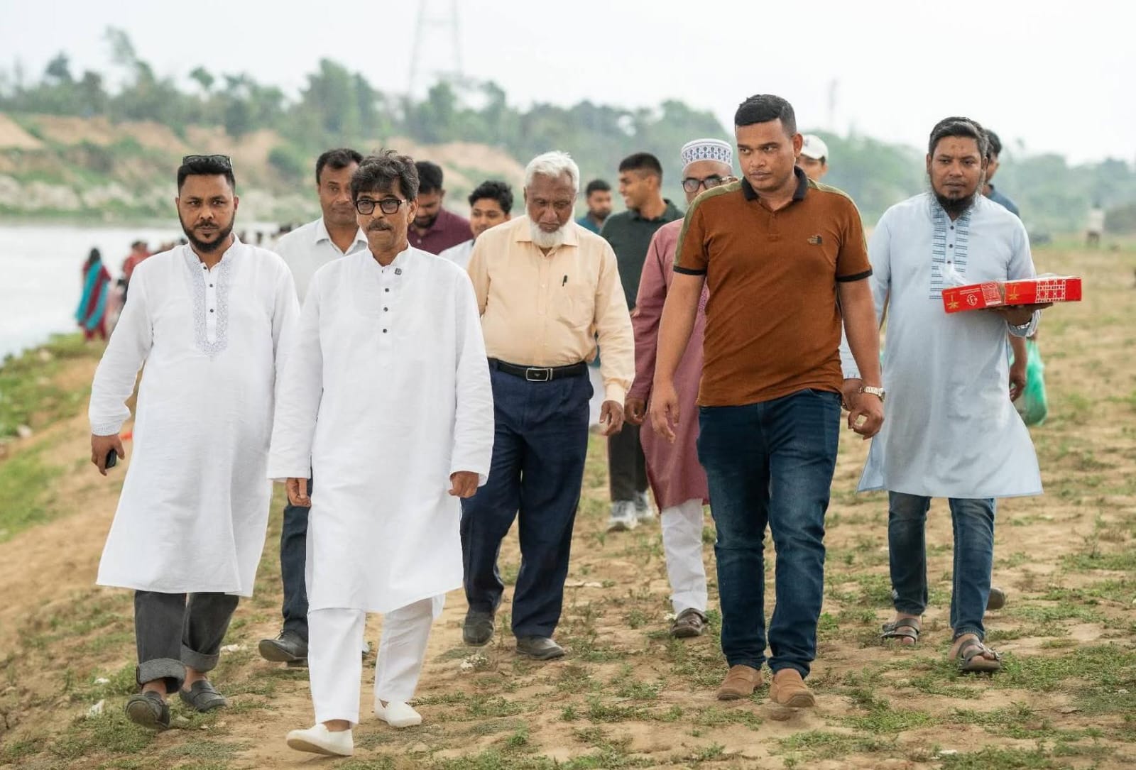 গোমতী নদী পরিদর্শনে কৃষিমন্ত্রী, দূষণ রোধে সচেতনতার আহ্বান