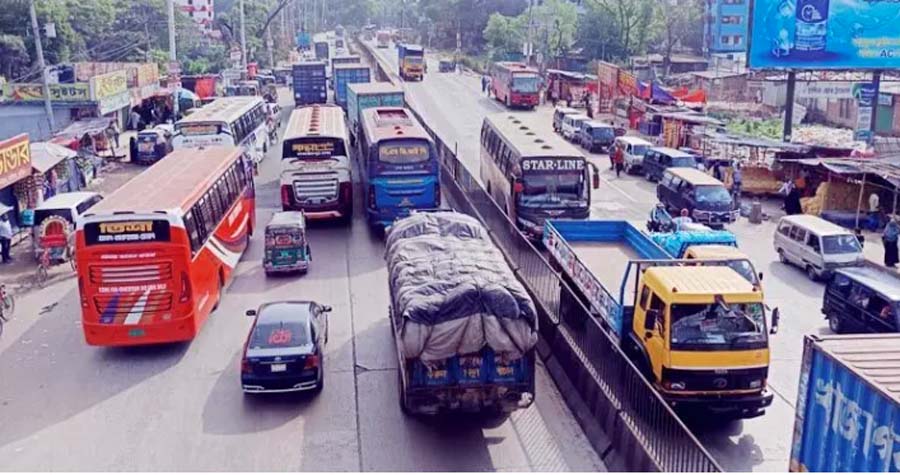 ঈদযাত্রায় ঢাকা-চট্টগ্রাম মহাসড়কে বাড়ছে যানবাহনের চাপ