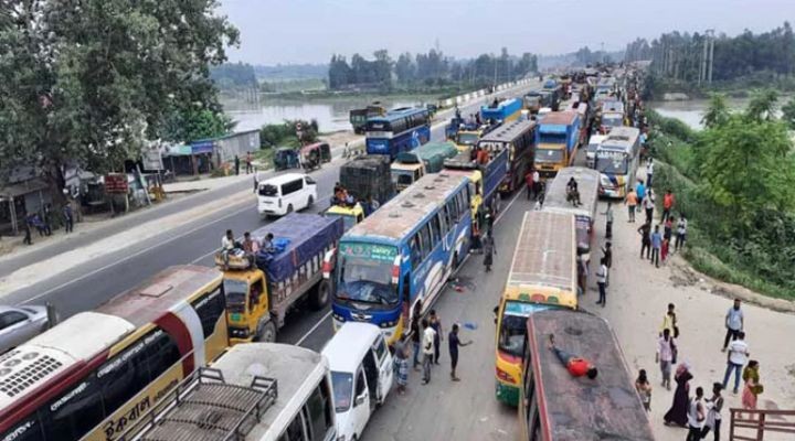 টাঙ্গাইলে ২০ কিলোমিটার জুড়ে ধীরগতির যান চলাচল