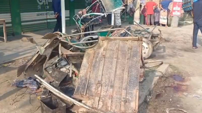 নাটোরে ট্রাক-ইজিবাইকের সংঘর্ষে প্রাণ গেল ২ জনের, আহত ৫