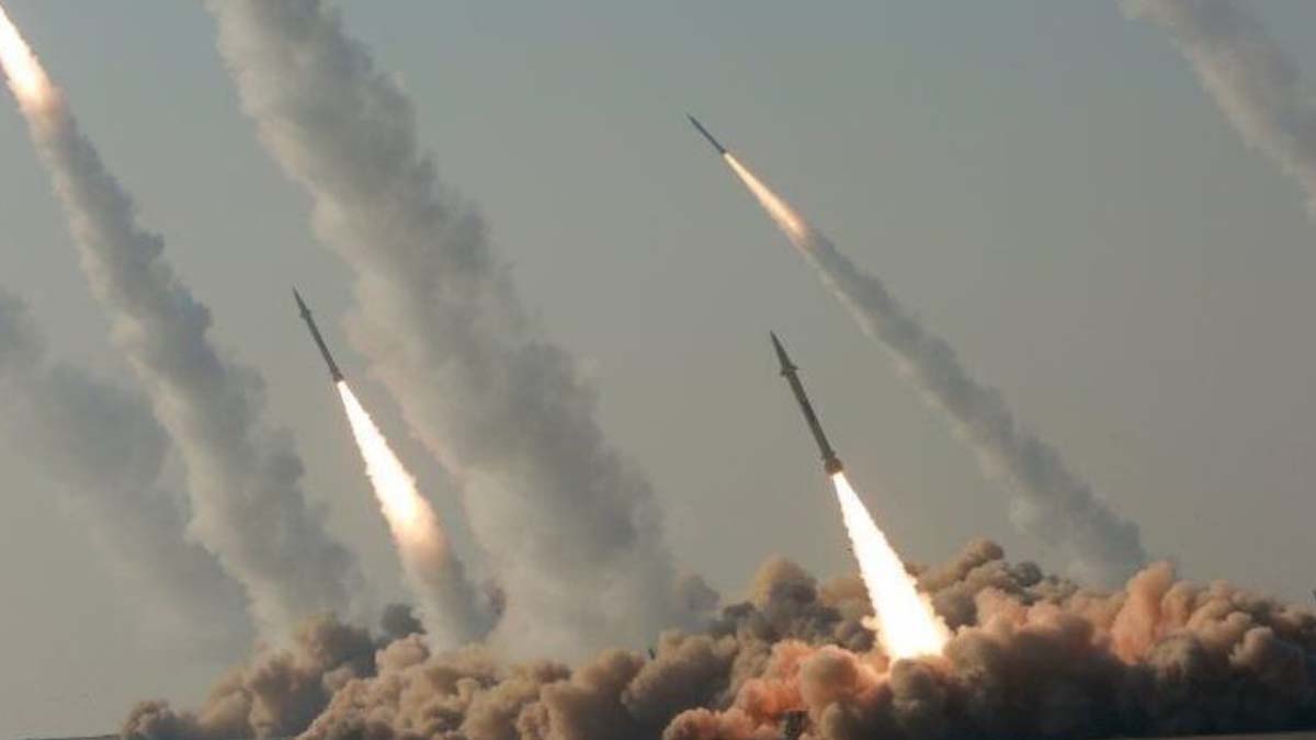 ইসরায়েলে ক্ষেপণাস্ত্র হামলায় ভবন ধ্বংস, চারজন আহত