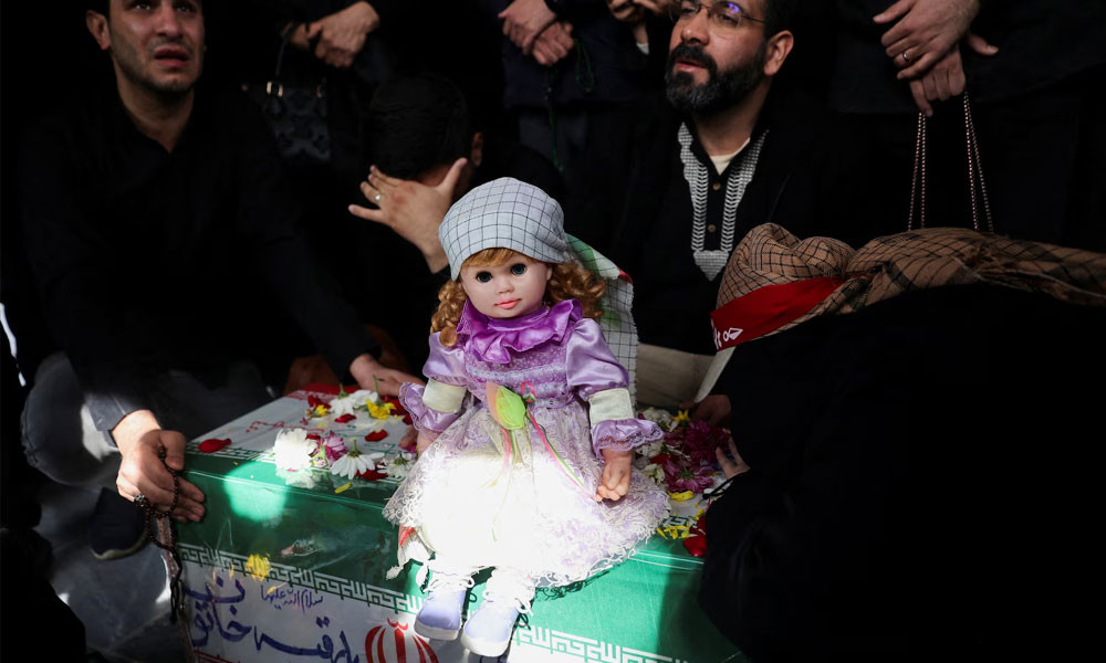 ক্ষেপণাস্ত্র বিস্ফোরণের আতঙ্কে ইরানে শিশুর মৃত্যু