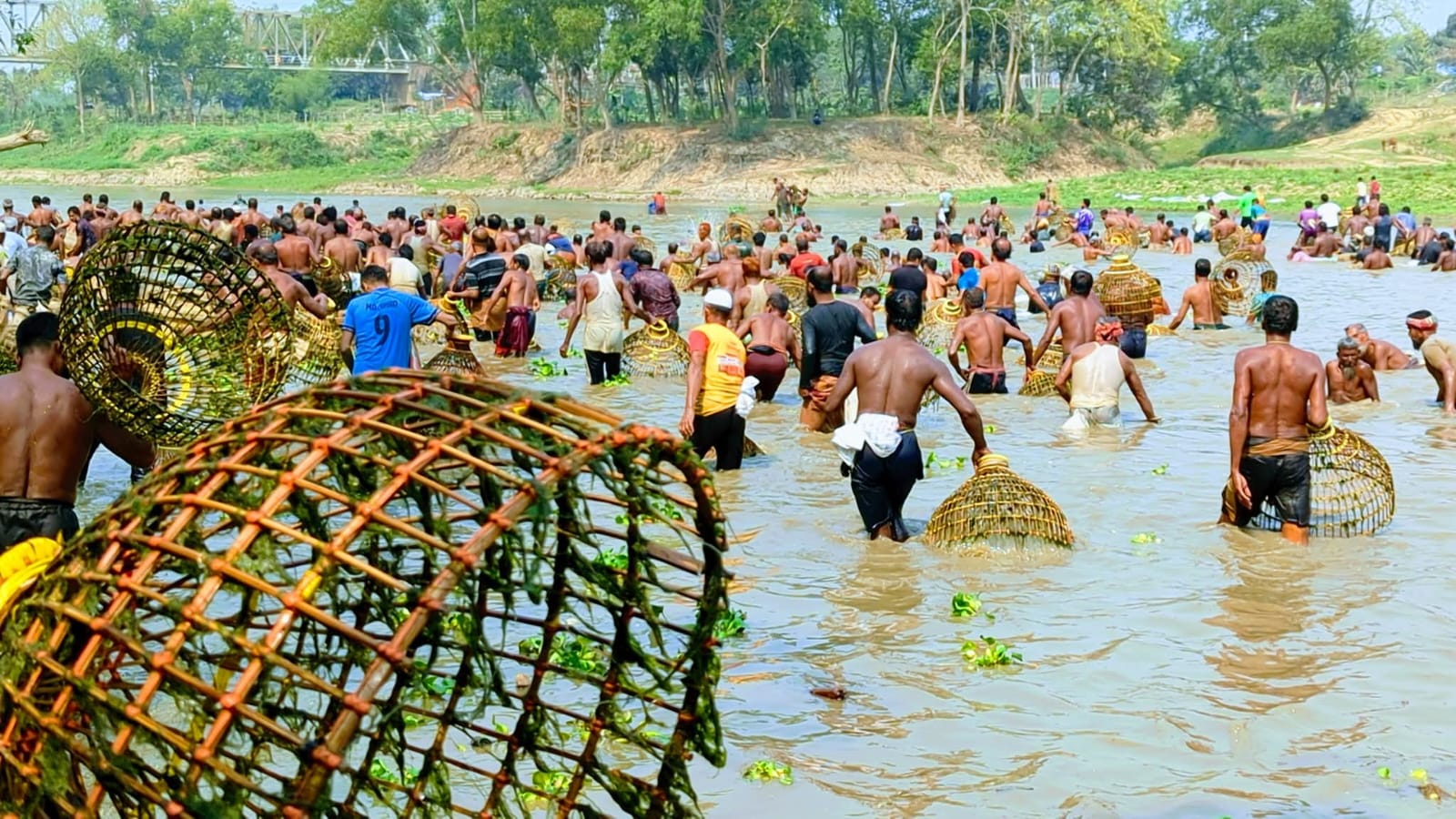 কুমিল্লায় গোমতী নদীতে মাছ ধরা উৎসবের শেষ দিন আজ 