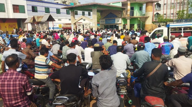 মোটরসাইকেল চালকদের জন্য নতুন বার্তা, তেল নিতে লাগবে ফুয়েল কার্ড