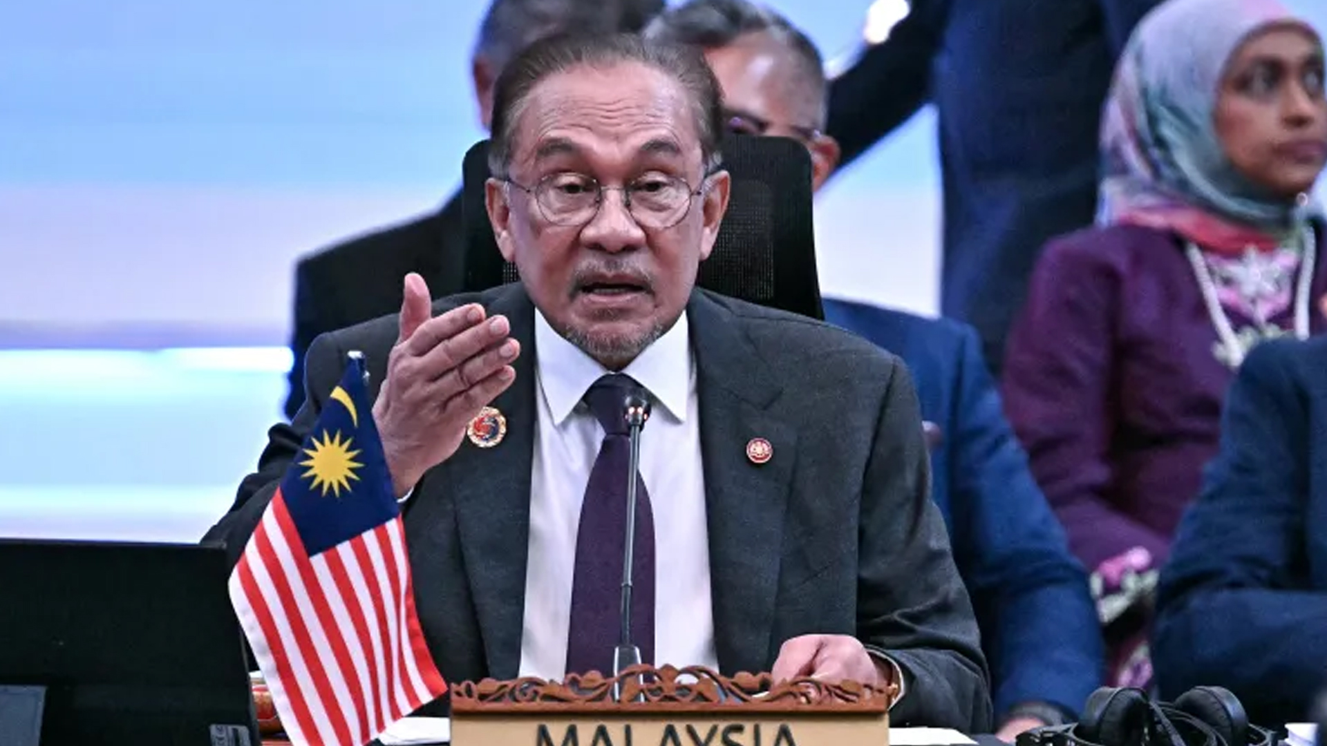 হরমুজ প্রণালীতে মালয়েশিয়ার জাহাজ চলাচলের অনুমতি দিল ইরান