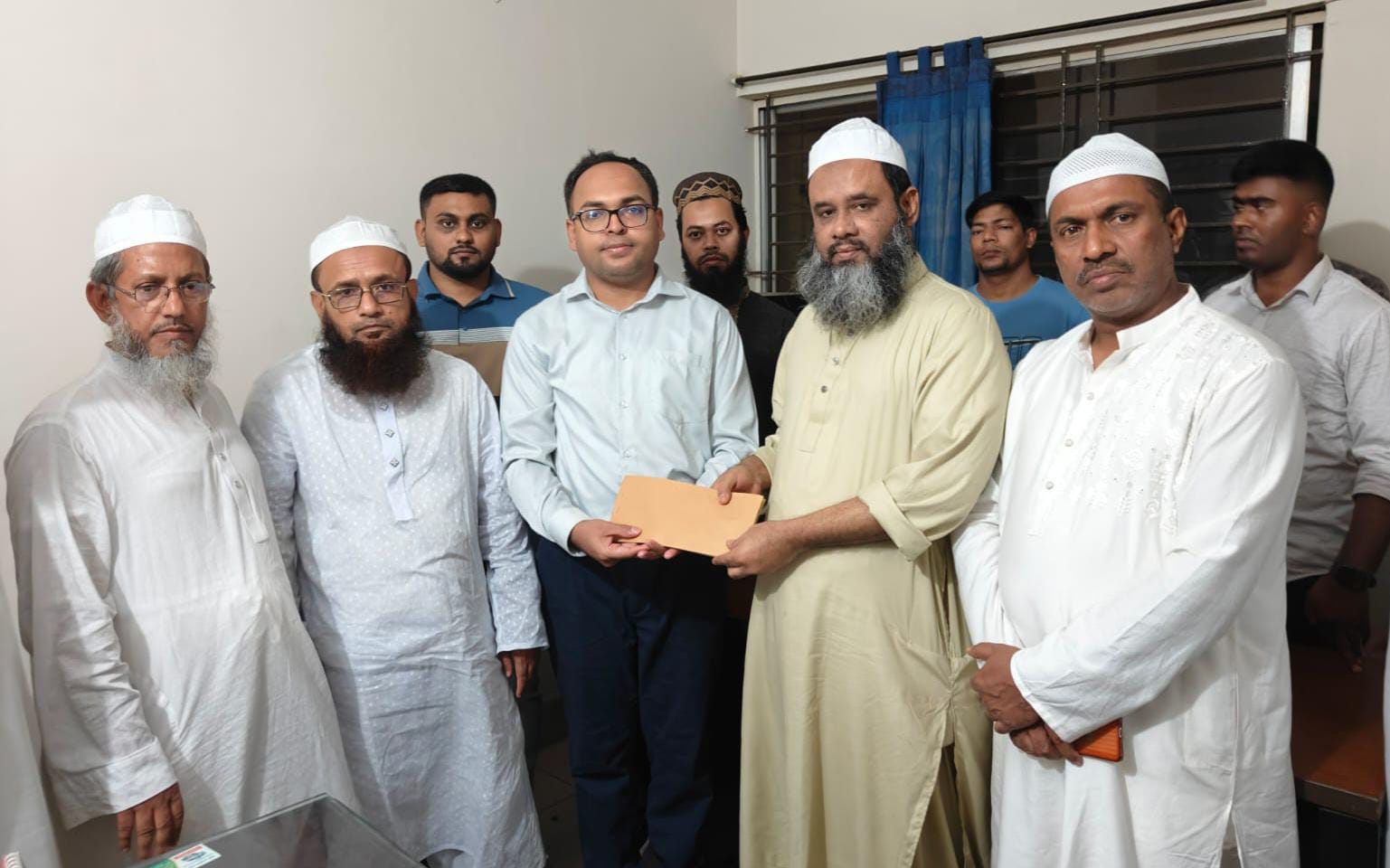 বুড়িচংয়ে সড়ক দুর্ঘটনায় নিহত ৫: প্রশাসনের পক্ষ থেকে সহায়তা প্রদান