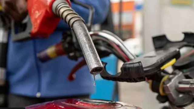 অবৈধ জ্বালানি মজুতকারীর তথ্য দিলে মিলবে সর্বোচ্চ ১ লাখ টাকা পুরস্কার