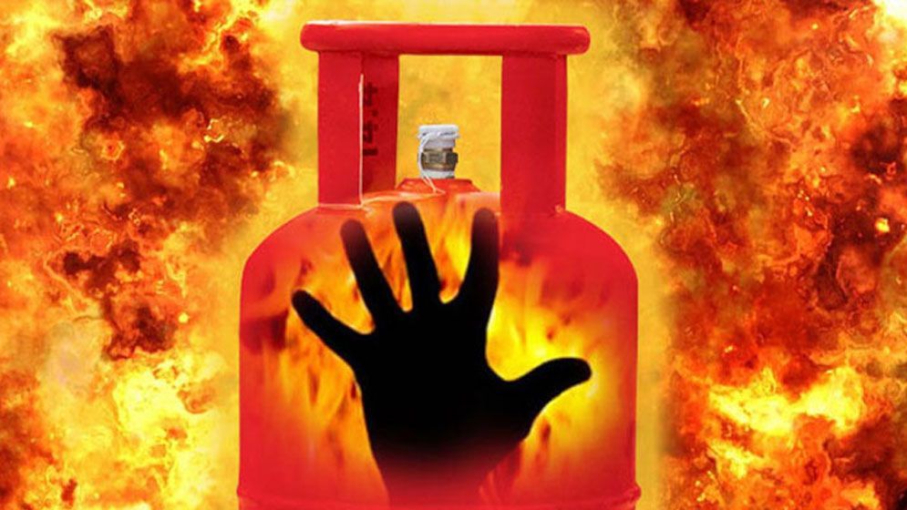 ঢাকায় গ্যাস সিলিন্ডারের লিকেজে আগুন, দগ্ধ যুবক