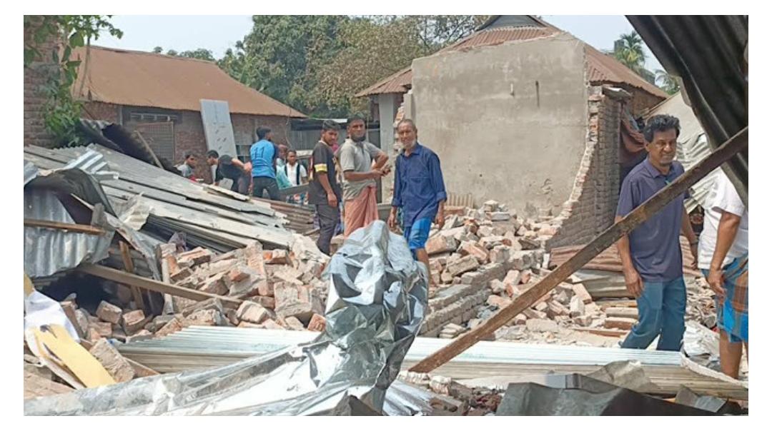 কুমিল্লায় রেস্তোরাঁর দেয়াল ধসে বৃদ্ধ নিহত