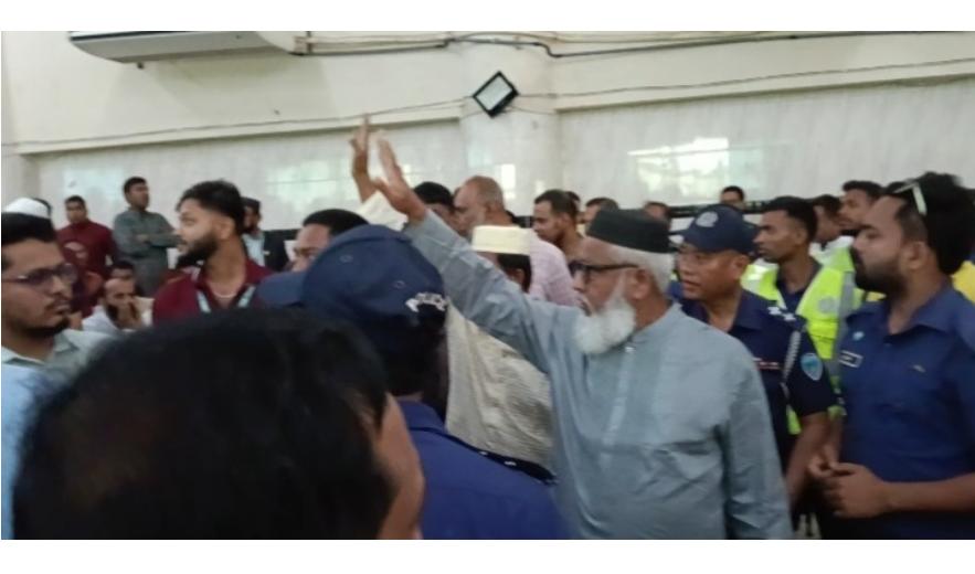 কুমিল্লায় এপেক্স ক্লাবের অনুষ্ঠানে বিক্ষোভের মুখে বিচারপতি