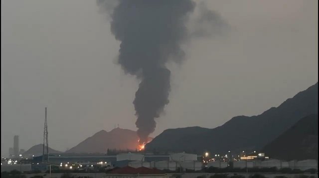 আবুধাবির পেট্রোকেমিক্যাল প্ল্যান্টে আগুন, ইরানের হামলার পাল্টা উত্তেজনা