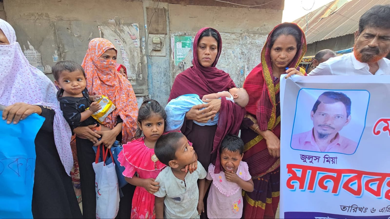 কুমিল্লার দেবিদ্বারে কৃষক জুলুস মিয়া হত্যার বিচারের দাবিতে বিক্ষোভ ও মানববন্ধন