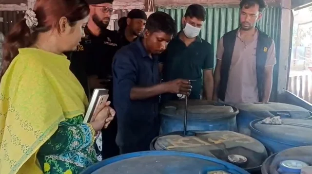 ব্রাহ্মণবাড়িয়ায় ১০ হাজার লিটার জ্বালানি জব্দ, ৩ দোকানিকে জরিমানা