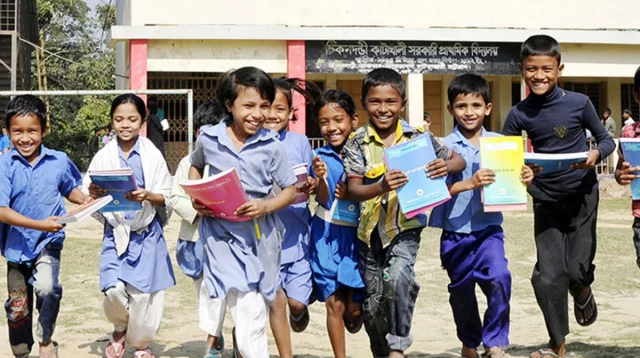 প্রাথমিকের ২ লাখ শিক্ষার্থী পাচ্ছে বিনামূল্যে স্কুল ড্রেস