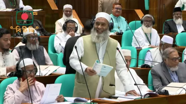 সংসদে প্রধানমন্ত্রীর পাশে স্বরাষ্ট্রমন্ত্রীর আসন নিয়ে জামায়াত এমপির প্রশ্ন