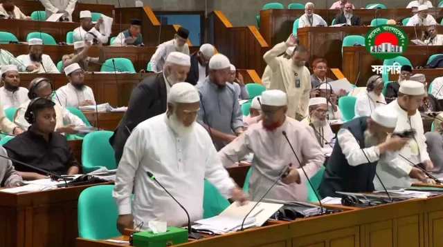 সংসদে আপত্তি সত্ত্বেও বিল পাস, বিরোধী দলের ওয়াকআউট