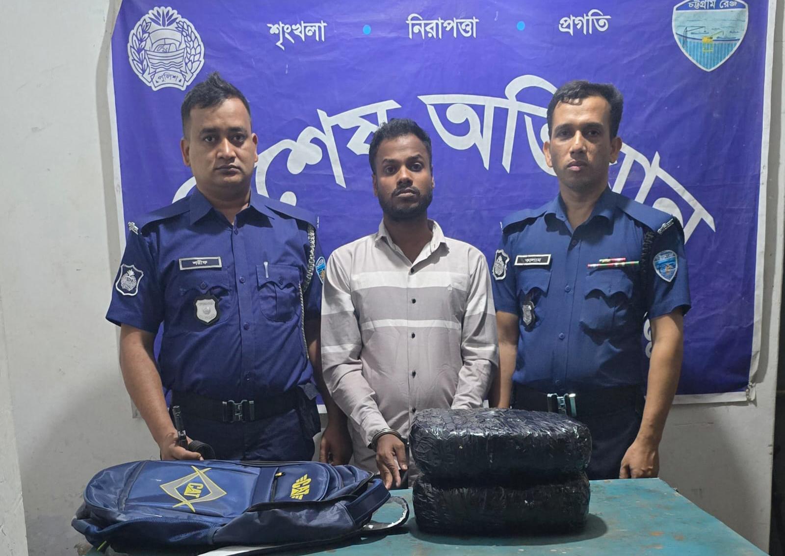কুমিল্লায় ৪ কেজি গাঁজাসহ মাদক ব্যবসায়ী গ্রেফতার