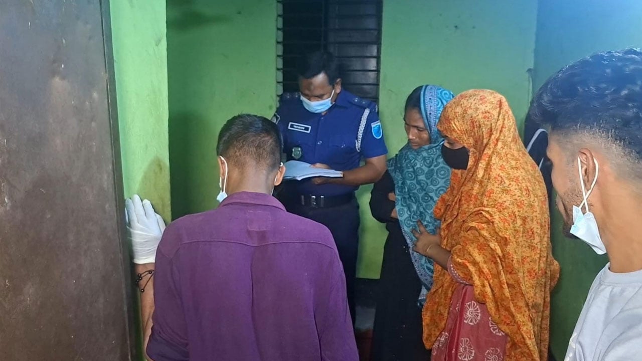 ছেলেসহ তিনজনকে কুপিয়ে ছাদ থেকে লাফ, অবসরপ্রাপ্ত পুলিশ সদস্যের মৃত্যু