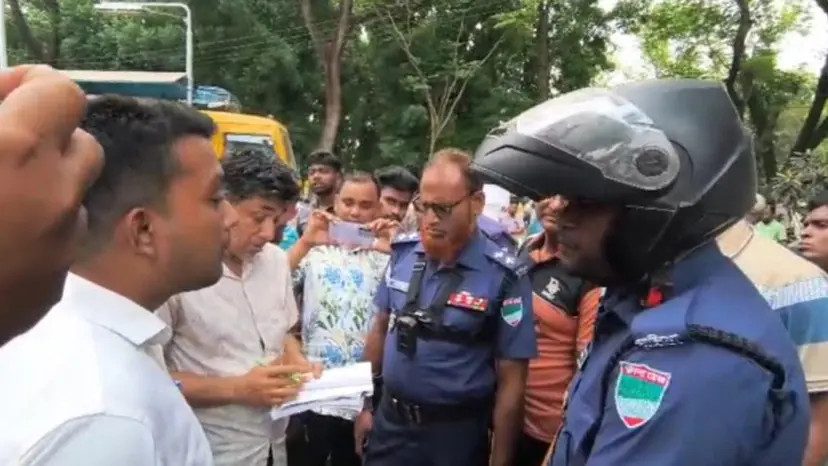 পাম্পে ডিউটিরত পুলিশ সদস্যকে জরিমানা, জেলা পুলিশের বিবৃতি