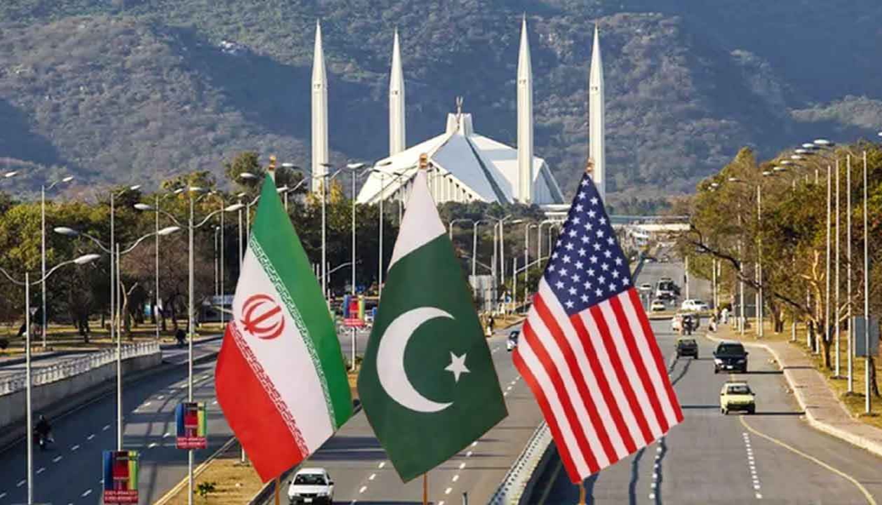 যুক্তরাষ্ট্র-ইরান আলোচনায় কূটনৈতিক ‘লাভের শীর্ষে’ পাকিস্তান