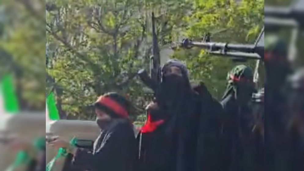 তেহরানে অস্ত্র হাতে নারীদের বিক্ষোভ, যুক্তরাষ্ট্র-ইসরায়েলের বিরুদ্ধে কঠোর বার্তা