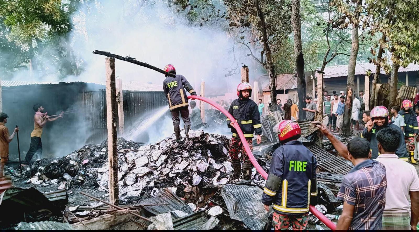 কুমিল্লায় অকটেন ভাগাভাগি নিয়ে ধস্তাধস্তি, আগুনে দগ্ধ ৩
