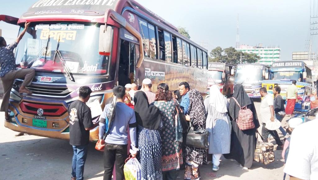 জ্বালানী তেলের দাম বৃদ্ধি: কুমিল্লায় পরিবহন ভাড়া বেড়েছে গড়ে ১০ শতাংশ