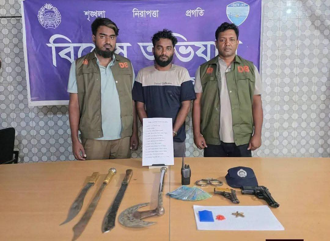 কুমিল্লার সদর দক্ষিণে অস্ত্র ও গুলিসহ ব্যক্তি আটক