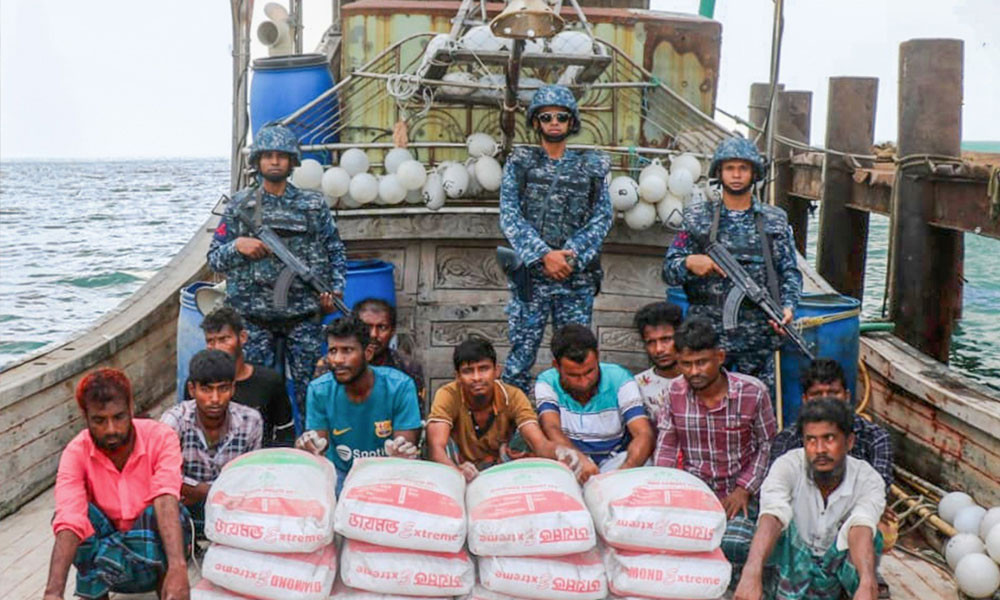 টেকনাফে সিমেন্টবোঝাই নৌকাসহ ১১ জন আটক