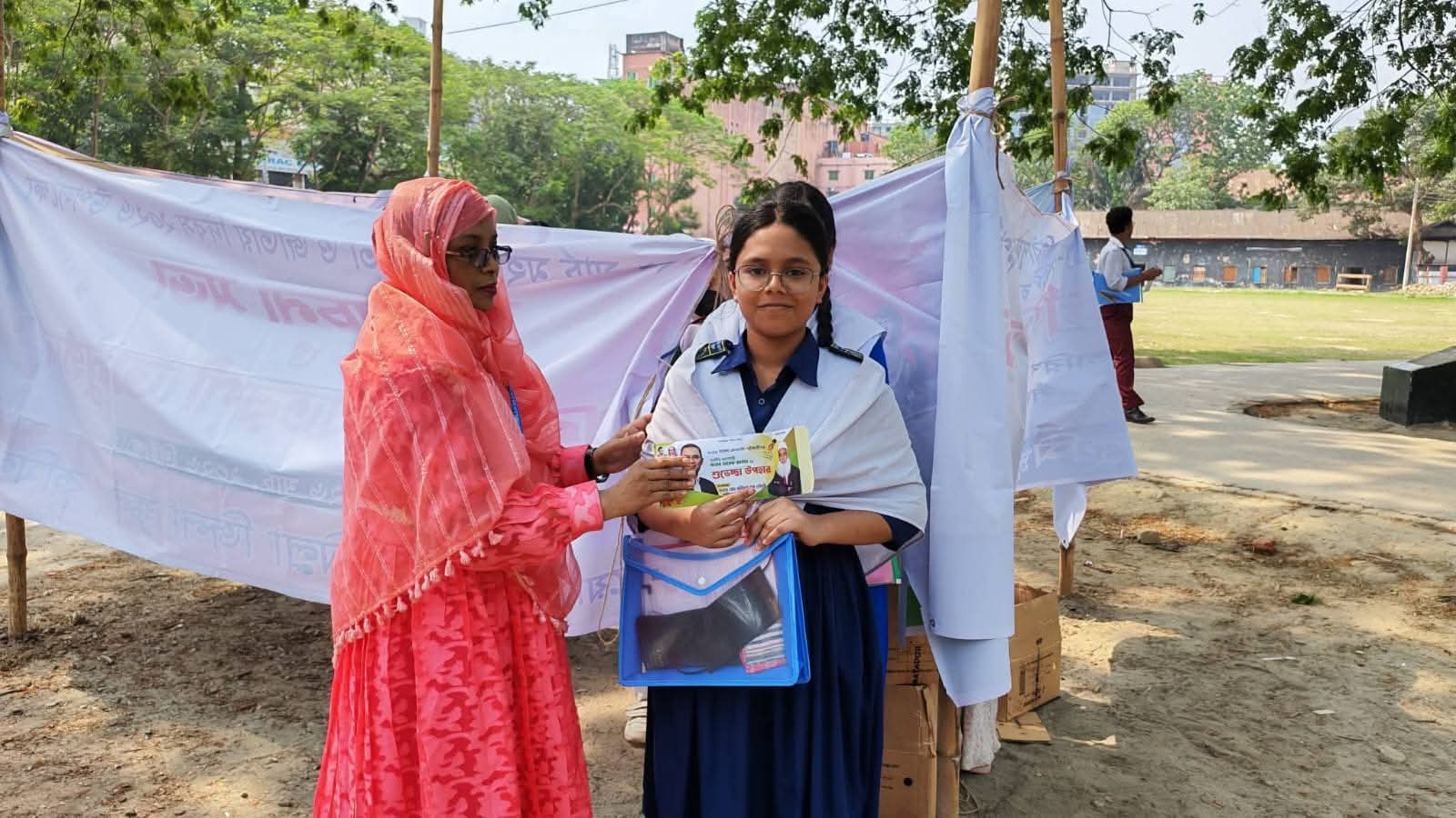 এসএসসি ও সমমান পরীক্ষা ২০২৬ পরীক্ষার্থীদের মাঝে প্রধানমন্ত্রীর উপহার বিতরণ