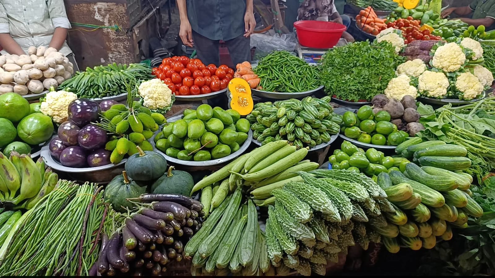 কুমিল্লায় সবজির বাজারে অস্থিরতা-সাধারণ মানুষের নাগালের বাইরে নিত্যপণ্য
