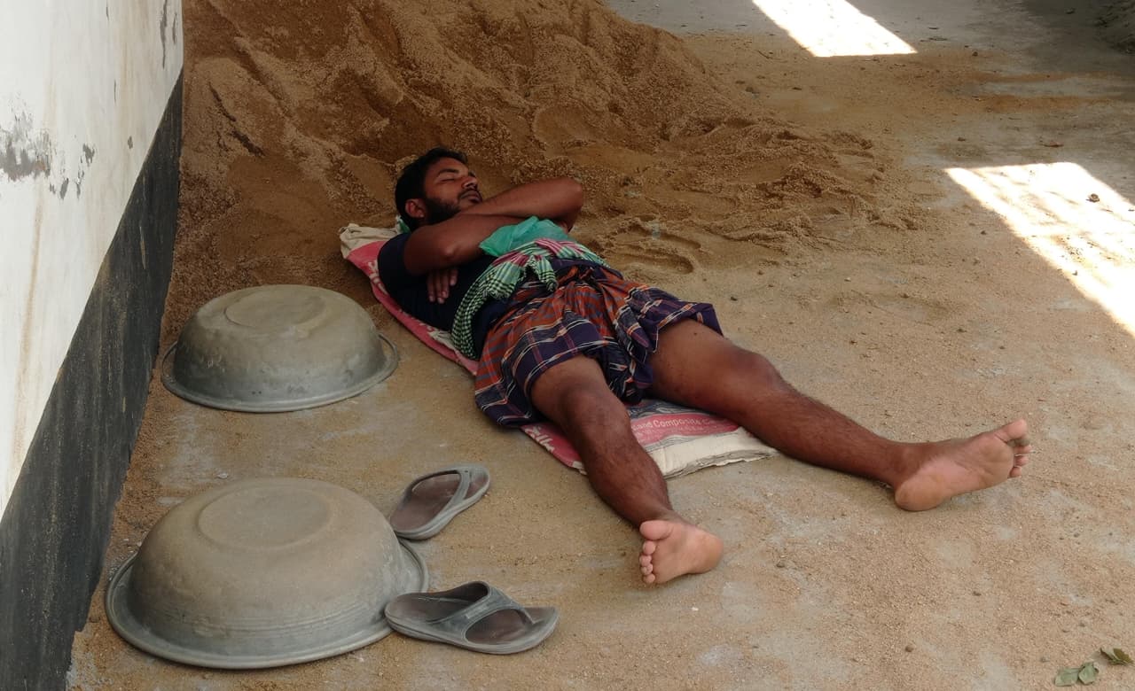 কুমিল্লায় তীব্র গরমে বিপর্যস্ত জনজীবন, বাড়ছে হিটস্ট্রোকের ঝুঁকি