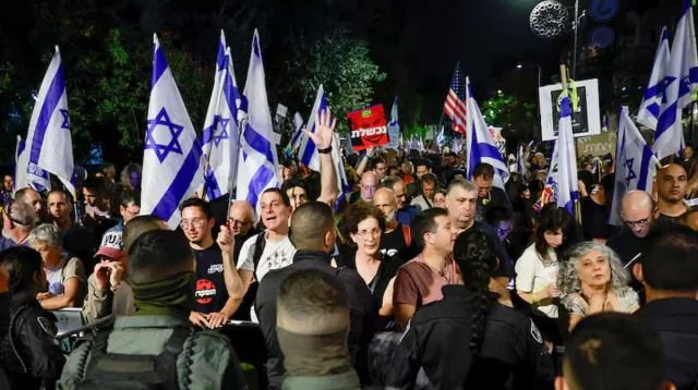 নেতানিয়াহুর পদত্যাগ দাবিতে ইসরাইলজুড়ে বিক্ষোভ