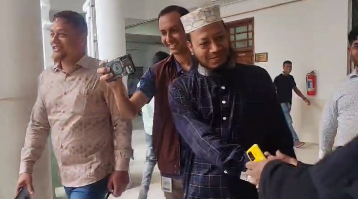 মানহানির মামলায় আগাম জামিন চেয়ে হাইকোর্টে এমপি আমির হামজা