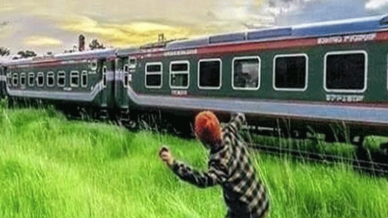 চলন্ত ট্রেনে পাথর নিক্ষেপ, কক্সবাজারফেরত যাত্রীর চার দাঁত ভাঙল