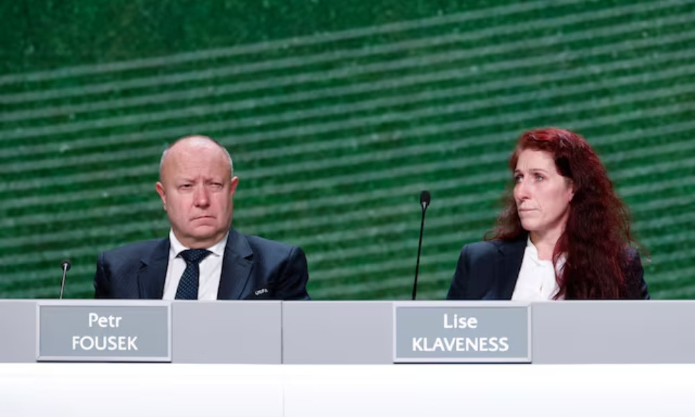 ট্রাম্পকে ‘ফিফা শান্তি পুরস্কার’ দেওয়ায় বিতর্ক, বাতিলের দাবি জোরালো