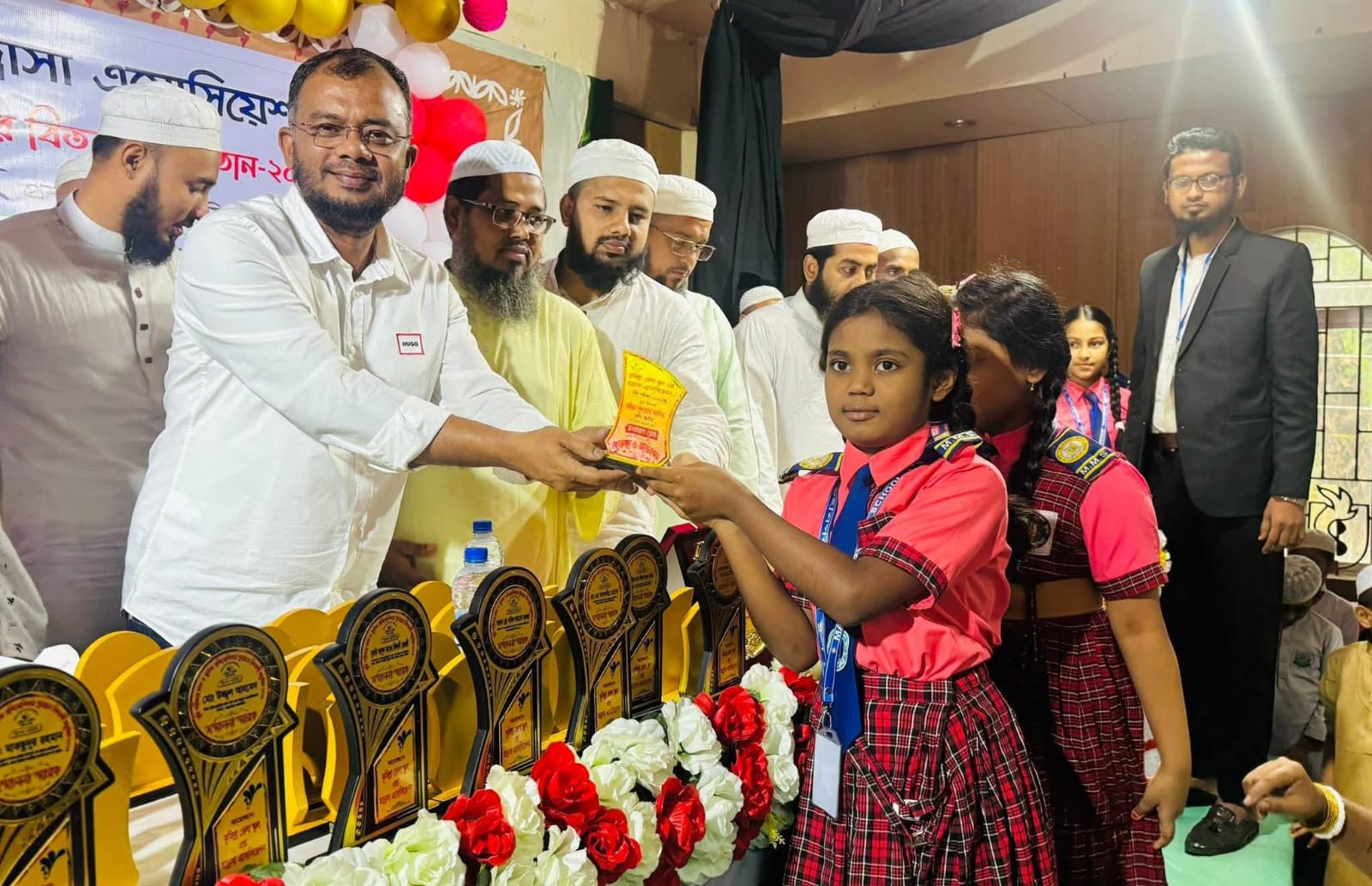বর্ণাঢ্য আয়োজনে কুমিল্লায় বৃত্তি সনদ ও কুইজ প্রতিযোগিতার পুরস্কার বিতরণ