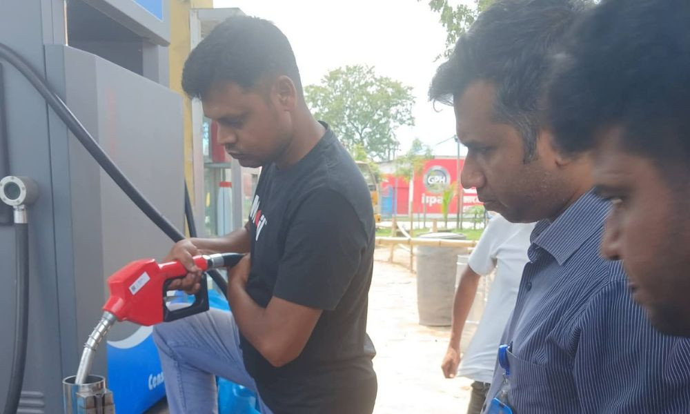 বোচাগঞ্জে ওজনে কম তেল বিক্রি: ফিলিং স্টেশন মালিককে ২০ হাজার টাকা জরিমানা