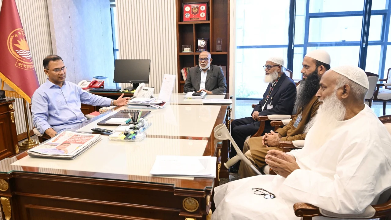প্রধানমন্ত্রীর সঙ্গে সৌজন্য সাক্ষাতে ওয়াকফ প্রশাসক সাফিজ উদ্দিন